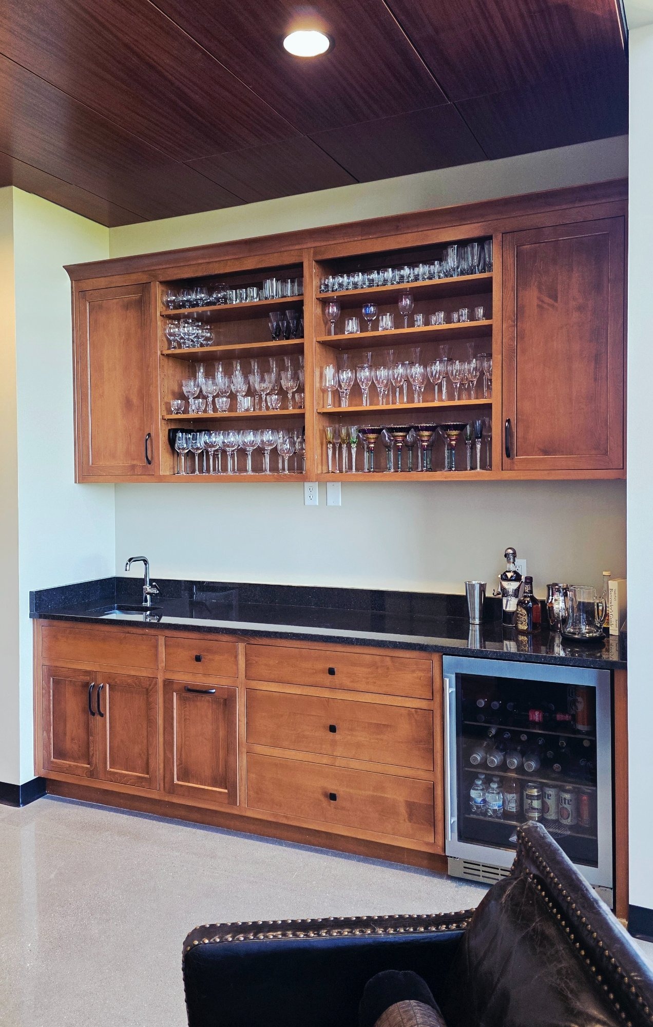 Swift_Air_Dayton_Lounge_Wet_Bar_Custom_Cabinetry_Glass_Display_Wine_Cooler